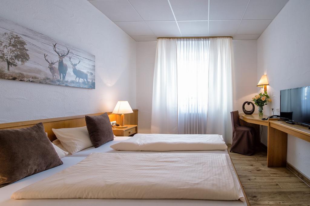 Hotel-Restaurant Schwyzerhuesli Viernheim Ngoại thất bức ảnh