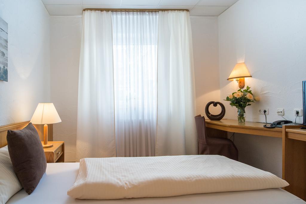 Hotel-Restaurant Schwyzerhuesli Viernheim Ngoại thất bức ảnh