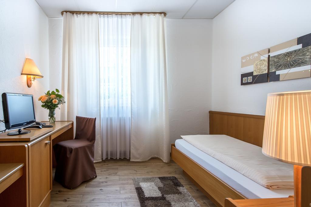 Hotel-Restaurant Schwyzerhuesli Viernheim Ngoại thất bức ảnh